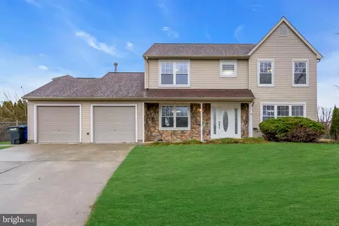 5 Cedarwood Ct, Mount Holly, NJ 08060