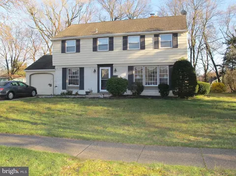 818 Meeting House Rd, Cinnaminson, NJ 08077