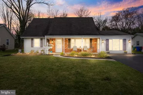 33 Glenview Ln, Willingboro, NJ 08046
