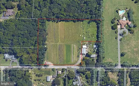 910 Cox Rd, Moorestown, NJ 08057