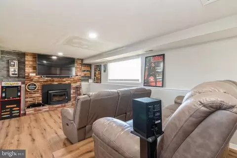 Living - 907 Russo Dr, Westampton, NJ 08060 photo 4 of 5