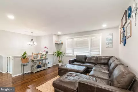 Living - 907 Russo Dr, Westampton, NJ 08060 photo 2 of 5