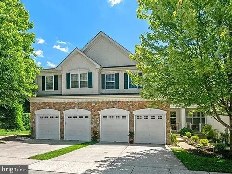 73 Weaver Dr, Marlton, NJ 08053