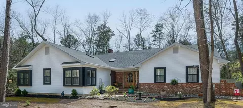 2 Roxbury Dr, Medford, NJ 08055