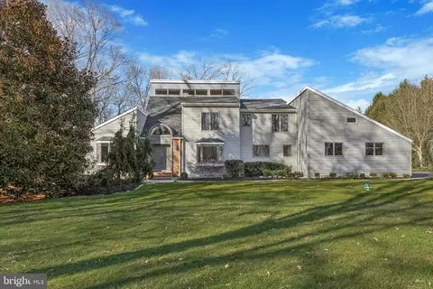 879 Cox Rd, Moorestown, NJ 08057
