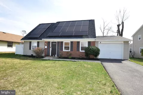 28 Hadley Ln, Willingboro, NJ 08046