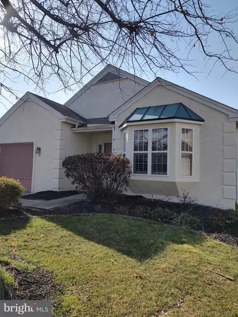 11 Buttonbush Ct, Mount Laurel, NJ 08054