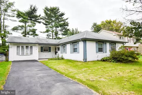 28 Myrtlewood Ln, Willingboro, NJ 08046