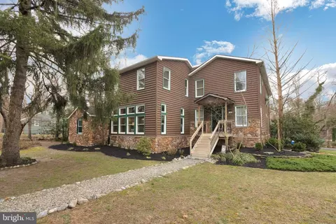 4 Overhill Rd, Mount Laurel, NJ 08054