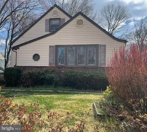 736 E Woodlawn Ave, Maple Shade, NJ 08052