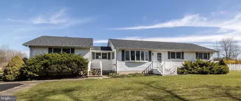 6 Allentown Rd, Southampton, NJ 08088