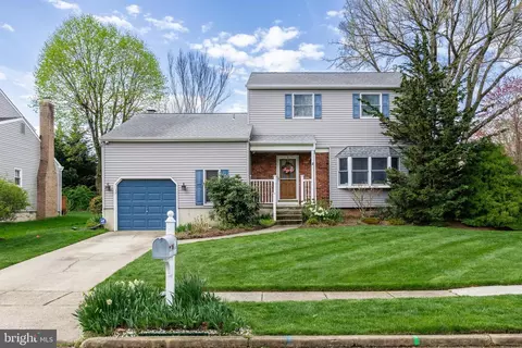 10 Mindy Dr, Moorestown, NJ 08057