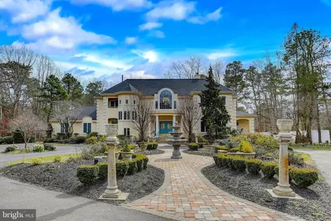 8 N Country Lakes Dr, Marlton, NJ 08053