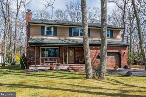 229 Lakeshore Dr, Marlton, NJ 08053