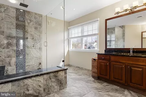 Bath - 5 Armstrong Dr, Moorestown, NJ 08057 photo 3 of 4
