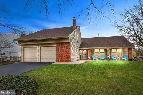 28 Concord Rd, Marlton, NJ 08053