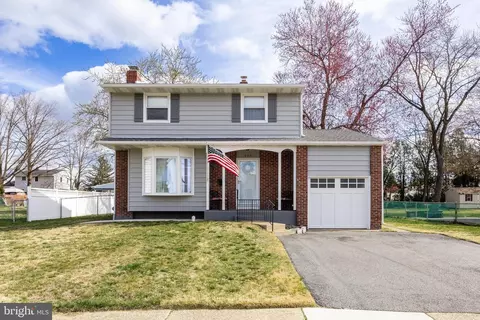 325 Ithaca Ave, Delran, NJ 08075