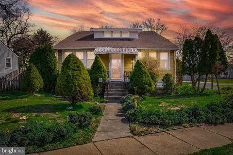 26 River Dr, Delran, NJ 08075