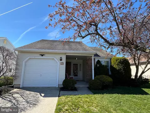 13 White Stone Ct, Mount Laurel, NJ 08054