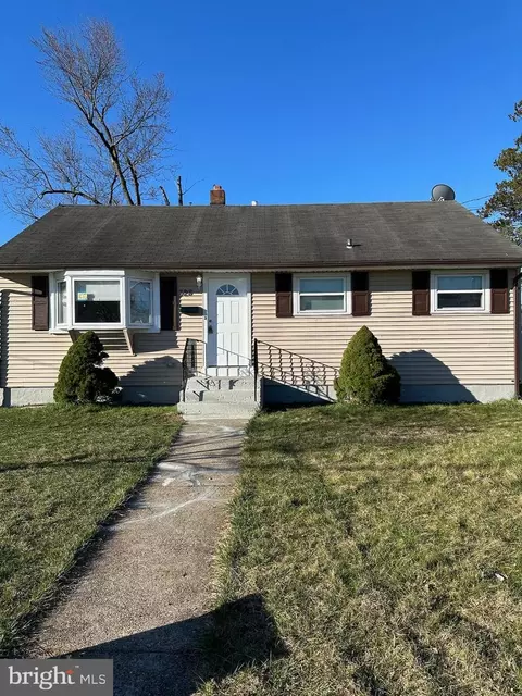 328 S Pine Ave, Maple Shade, NJ 08052