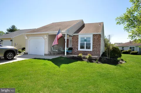 16 Hamilton Ct, Mount Laurel, NJ 08054