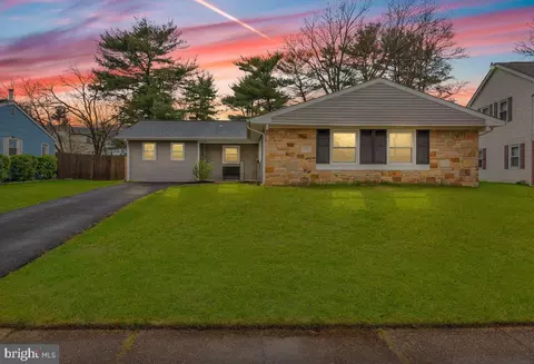 35 Garland Ln, Willingboro, NJ 08046