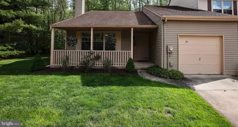 25 Bretshire Ct, Medford, NJ 08055