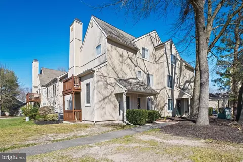 334 Woodlake Dr, Marlton, NJ 08053