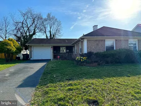 52 Pembrook Ln, Willingboro, NJ 08046