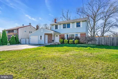 101 Heather Dr, Mount Laurel, NJ 08054