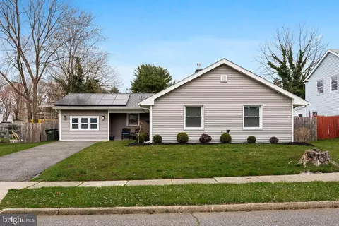 11 Pembrook Ln, Willingboro, NJ 08046