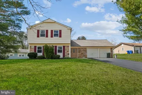 2 Thornleigh Pl, Willingboro, NJ 08046