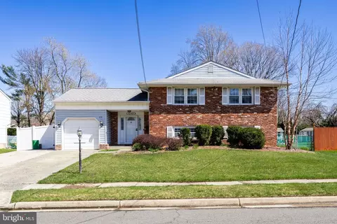 112 Apple Ln, Mount Laurel, NJ 08054