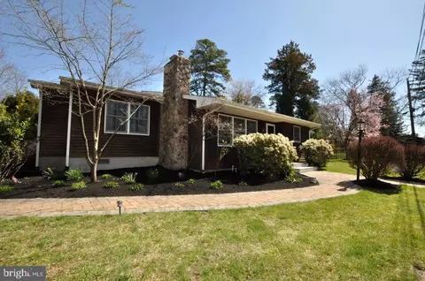 233 Hunters Rd, Medford Lakes, NJ 08055