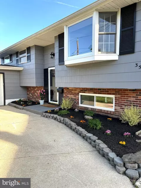 35 Oak Ave, Marlton, NJ 08053