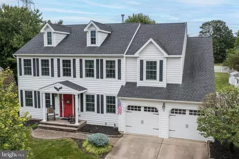 14 Hilltop Dr, Mount Laurel, NJ 08054