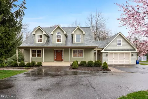95 10th St, Marlton, NJ 08053