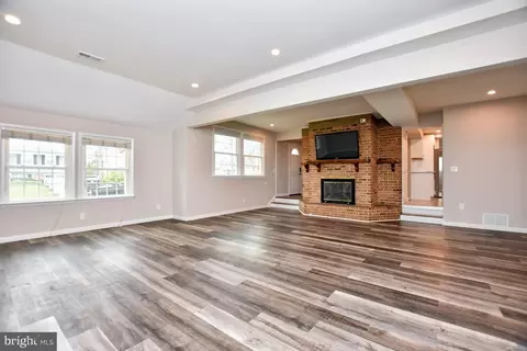 Living - 7 Purdue Dr, Delran, NJ 08075 photo 1 of 6