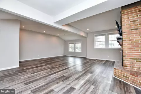 Living - 7 Purdue Dr, Delran, NJ 08075 photo 2 of 6