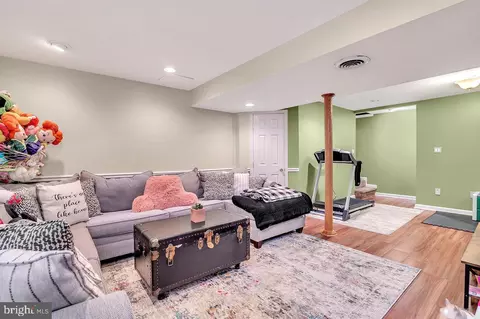 Living - 213 River Ct, Bordentown, NJ 08505 photo 2 of 2