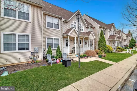 Exterior - 213 River Ct, Bordentown, NJ 08505 photo 9 of 10