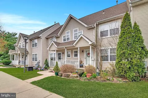 Exterior - 213 River Ct, Bordentown, NJ 08505 photo 8 of 10