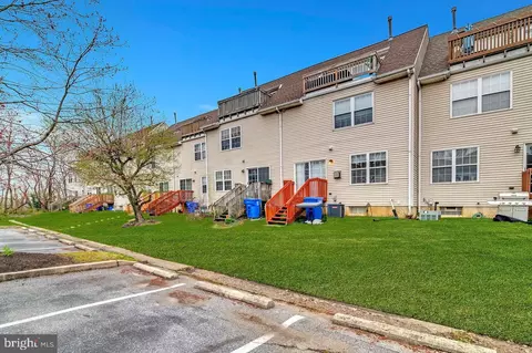 Exterior - 213 River Ct, Bordentown, NJ 08505 photo 7 of 10