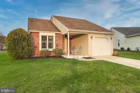 6 Pardee Ct, Mount Laurel, NJ 08054