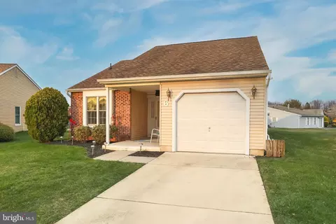 Exterior - 6 Pardee Ct, Mount Laurel, NJ 08054 photo 2 of 9