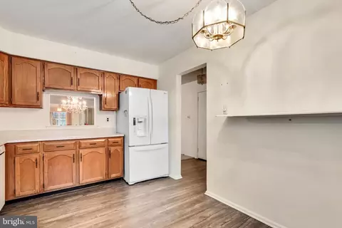 Kitchen - 6 Pardee Ct, Mount Laurel, NJ 08054 photo 3 of 4