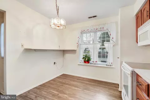 Kitchen - 6 Pardee Ct, Mount Laurel, NJ 08054 photo 4 of 4