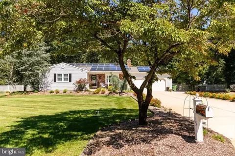 125 Deerfield Ave, Marlton, NJ 08053