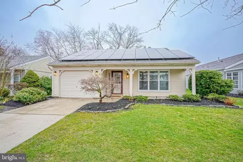 28 Cotherstone Dr, Southampton, NJ 08088