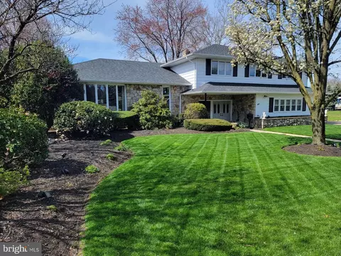 804 S Chester Ave, Delran, NJ 08075